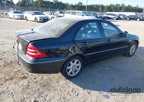 2004 Mercedes-Benz C 240 z USA, uszkodzony, nr VIN WDBRF61J14E018384